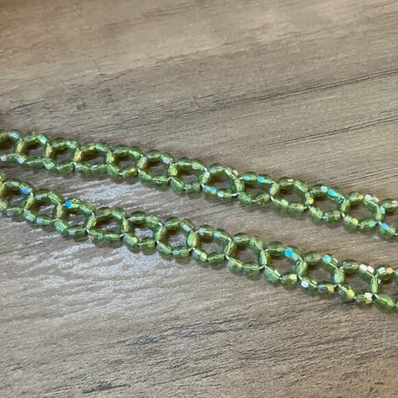 Green beaded loop choker necklace, fairycore castlecore bohemian hippie - Picture 3 of 3